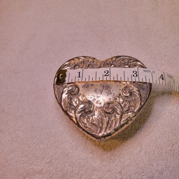 Clear Heart Shaped Glass Jewelry Box w/ Tarnished Silver Plated Cover Vintage - Picture 5 of 5